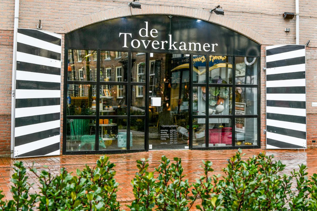 Das Schaufenster des Toverkamer in Meppel.