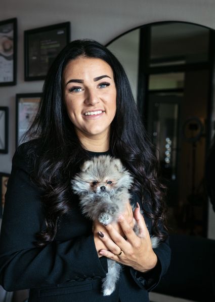 Foto van Chelsea, inwoner van Zoetermeer en heeft hier haar eigen kapperszaak.