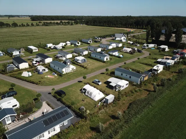 Camping en chaletpark De Verborgen Hoek in Harich van bovenaf.