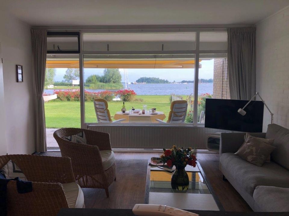 vrijstaand vakantiehuis aan het meer in heeg