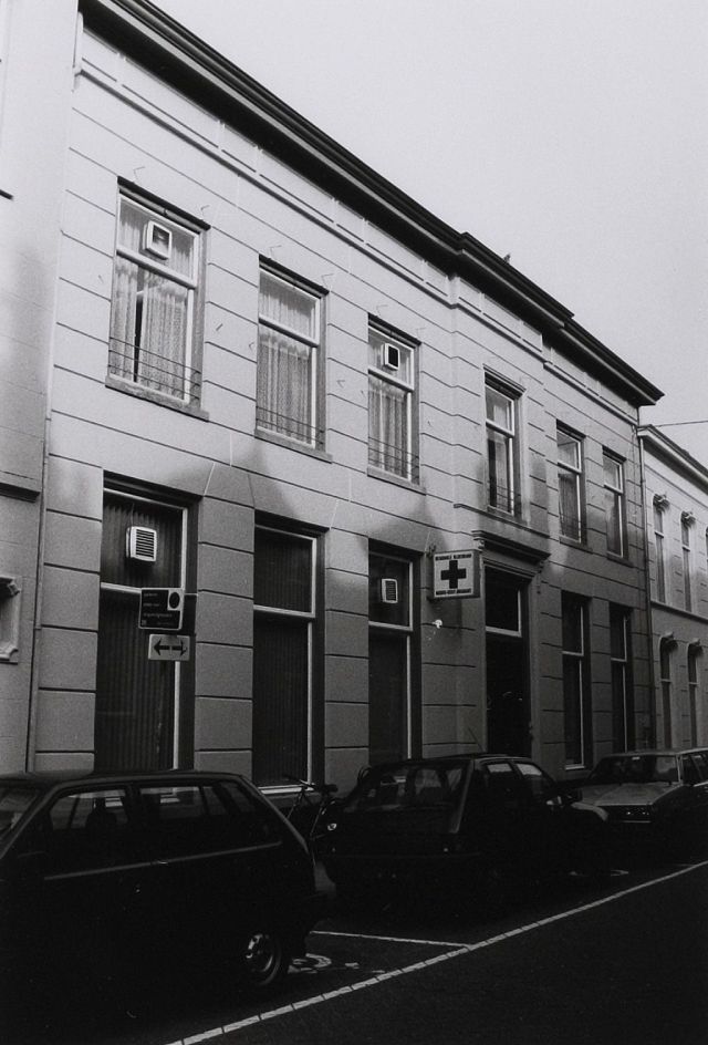 Het Groot Ziekengasthuis aan Nieuwstraat 24 in 1990.