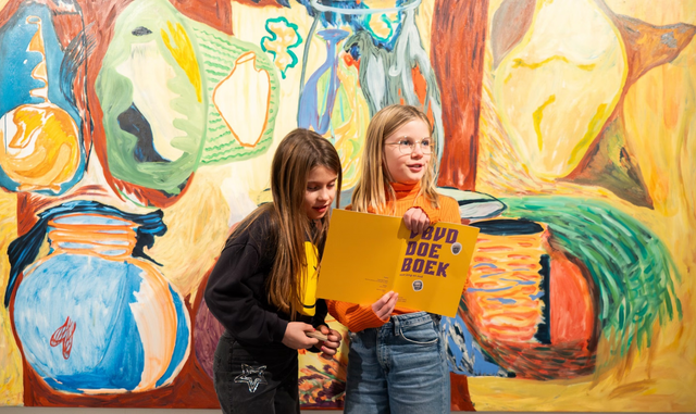 Kinderen bij het museum Bommel van Dam