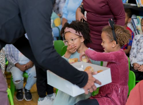 Buku nanga kuku (Boek met koek) Junior: Ko de Kikker-Met de wind mee naar Suriname (3+)