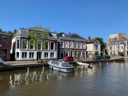 Vooraanzicht van Stadslogement Westersingel in Sneek.