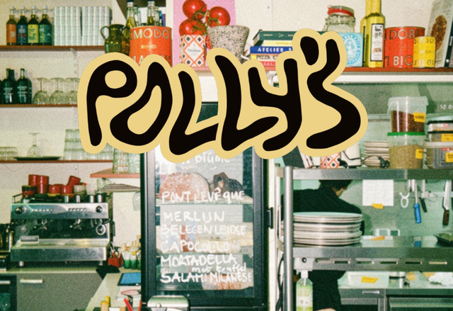 Foto van een keuken met het logo van Polly's pizza- en wijnbar