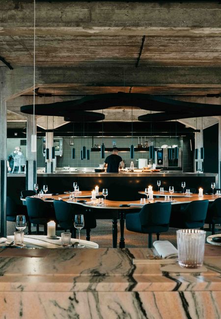 Novo New Dining Maastricht interior large table in the middle