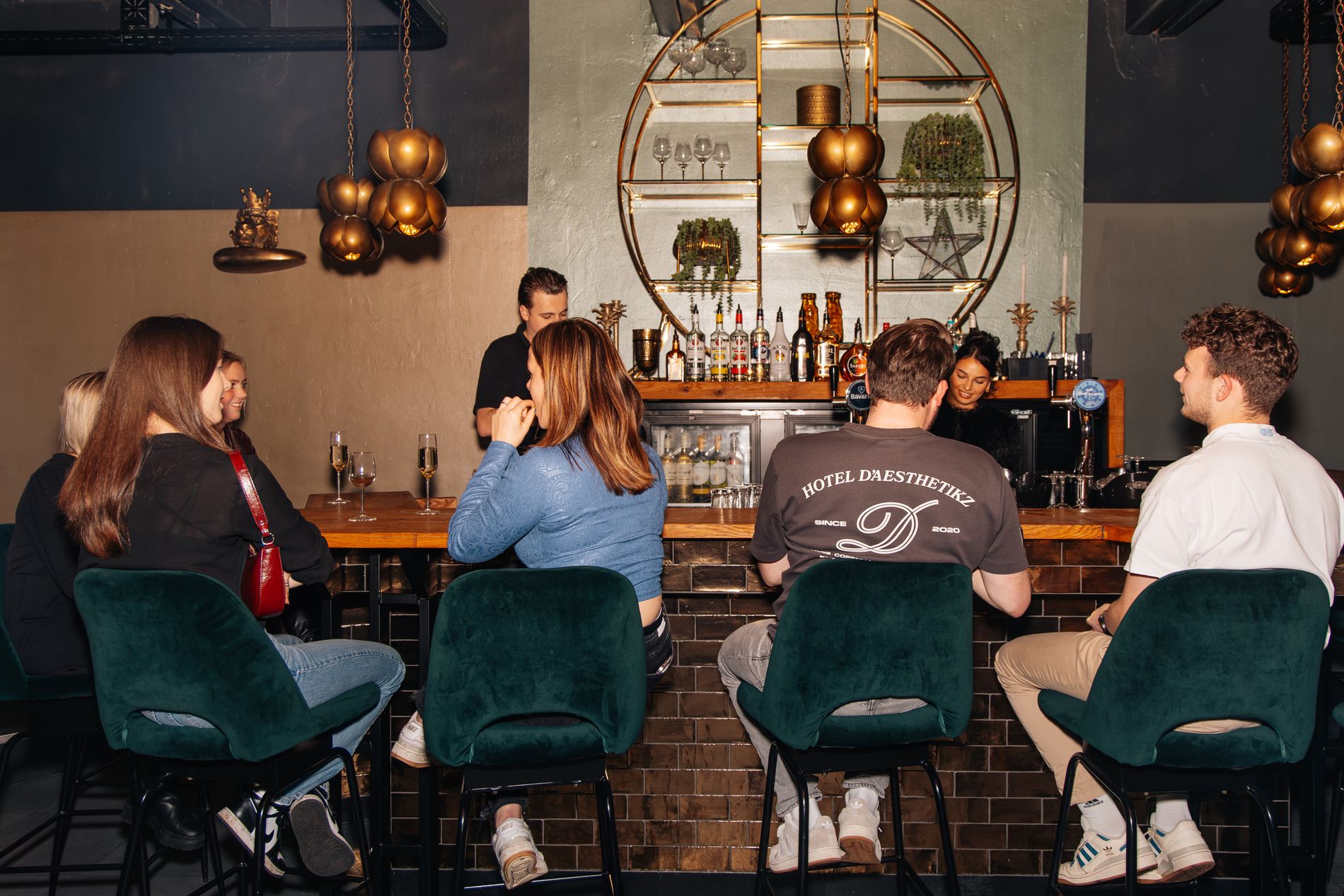 Scala Deurne bar met gasten