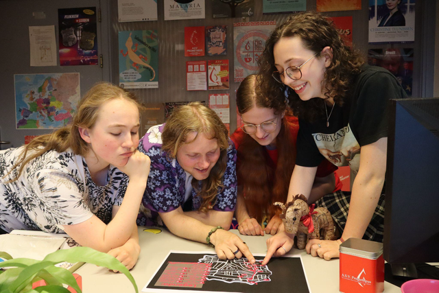 Studenten tippen de Museumnacht Leiden