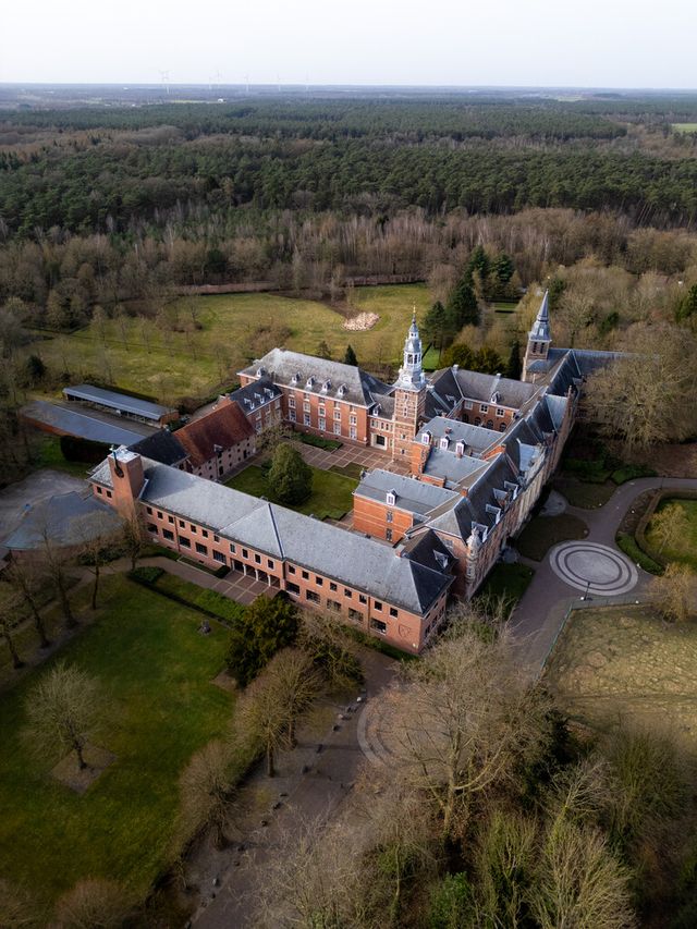Abdij van Postel luchtfoto