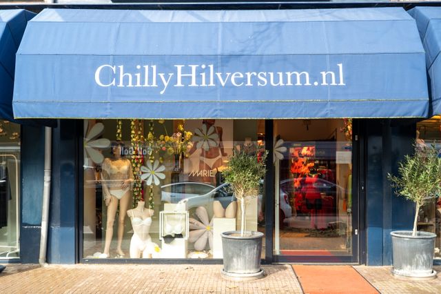 Chilly winkel buitenzijde met luivel