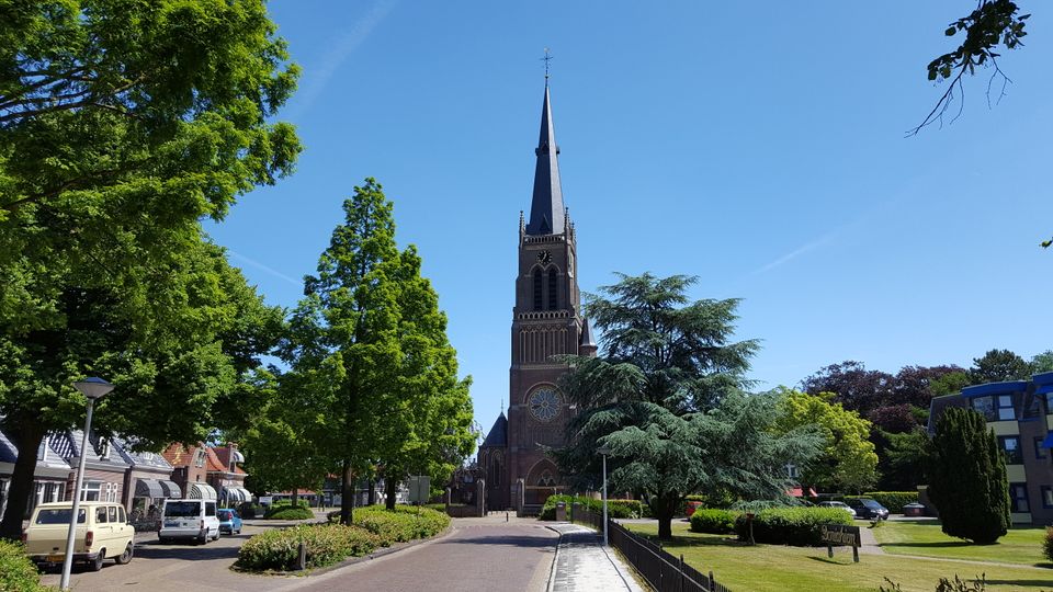 Vooraanzicht van de sint-nicolaas kerk