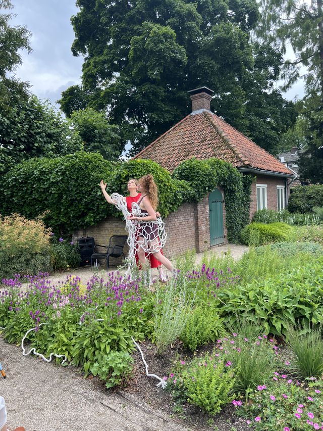 LILITH, De Wilde VrouW theatervoorstelling in de museumtuin Singer Laren