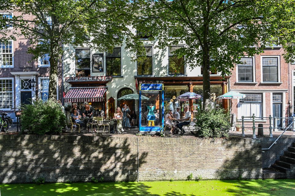 grachten en terras Delft