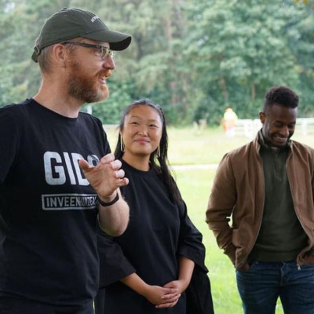 Gids in gesprek in Veenhuizen