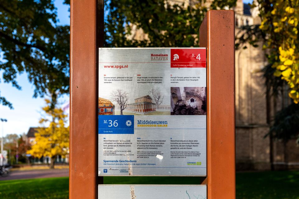 Informatiebord bij Grote Kerk in Elst