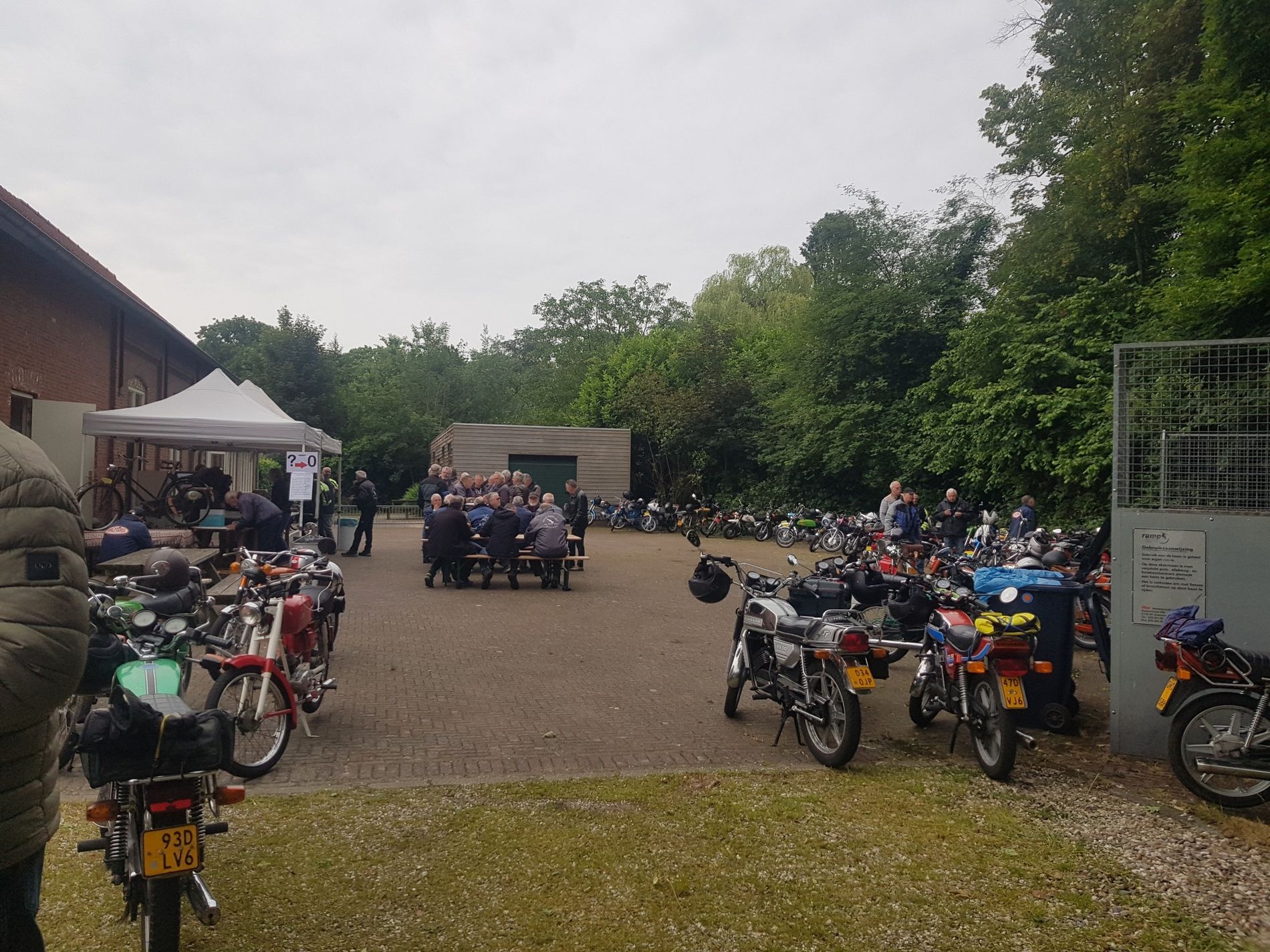 Oldtimer Peelrit Griendtsveen op brommers