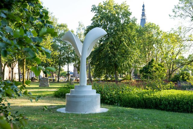 Kunstwerk 'Vrijheid in Verbondenheid' uit 2026 in het Processiepark in Boxtel