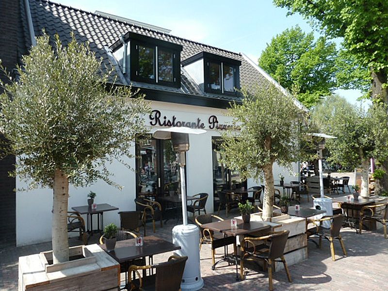 Een foto van het gebouw van restaurant Bella Torino in de Dorpsstraat Zoetermeer.