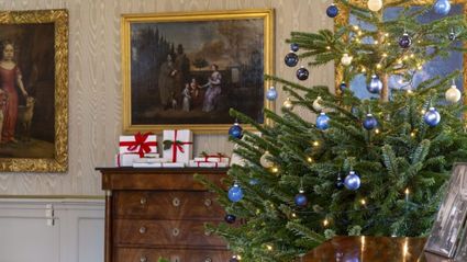 Versierde kerstboom in Slot Zuylen