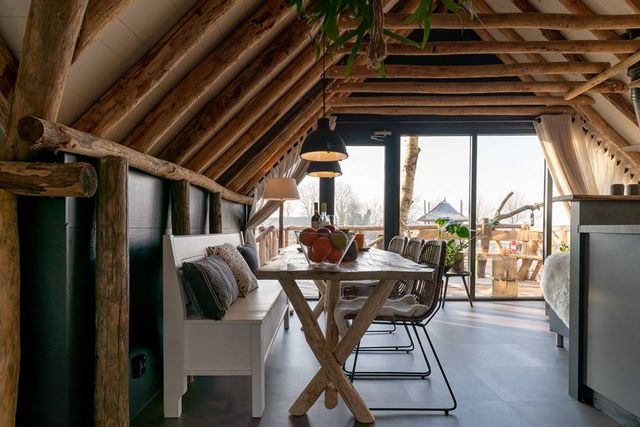 Boomhut D'olde Kamp woonkamer