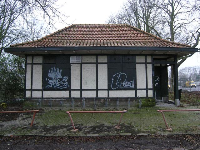 Rugbyhuisje in verval