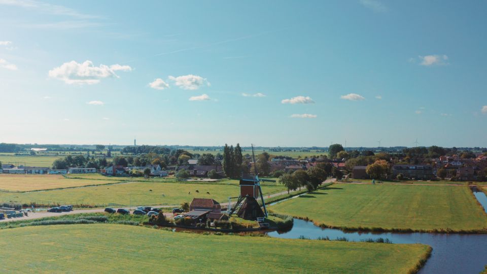Luchtfoto van de Hoogmadese molen in de polder in Hoogmade