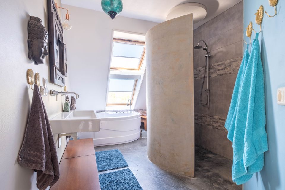 Dubbele Douche | Kamerscherm | Dubbele Wasbak | Ligbad (tweepersoons)