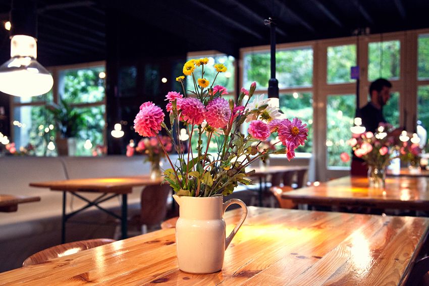 Marres kitchen Maastricht interior table with flowers