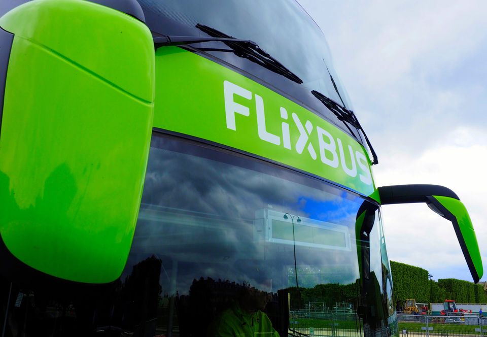 Flixbus logo op bus close up