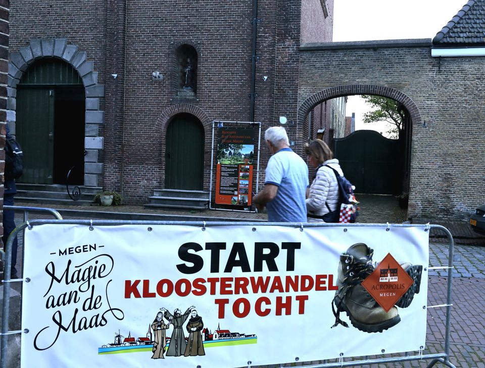 Kloosterwandeltocht drankhek met poster