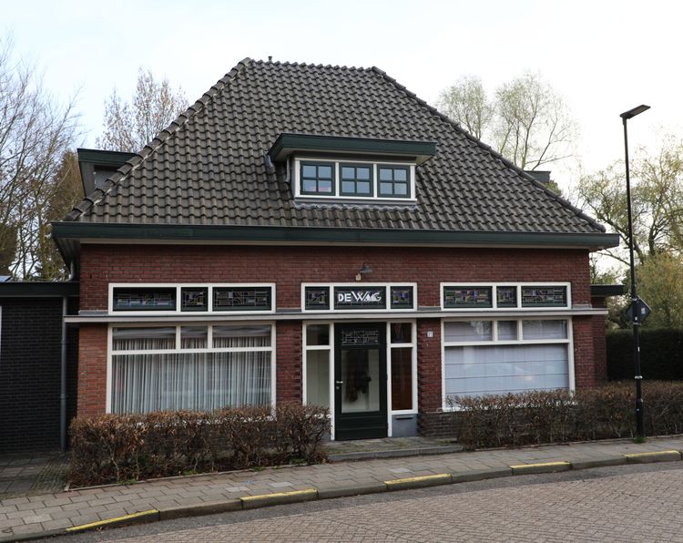roodstenen gebouw in jaren 30 stijl