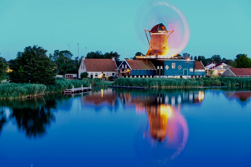 de rat molen in ijlst in de nacht