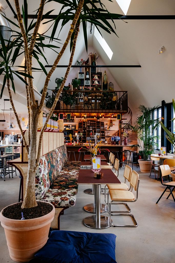Buiten bij de Sluis interieur