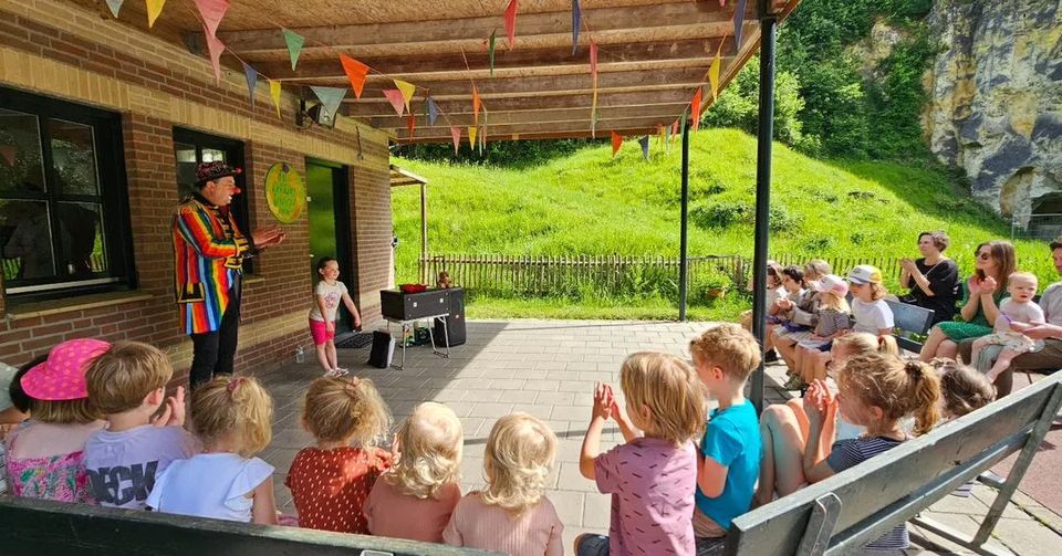 nature playground the Mergelhoof clown group children