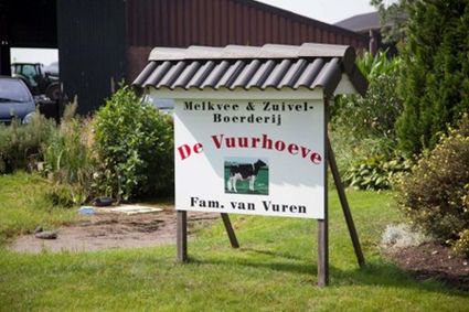 Een bord met de tekst Vuurhoeve