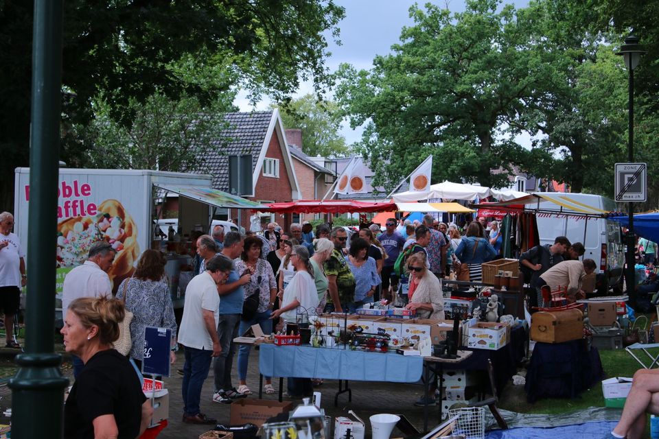 braderie en vlomarkt Exloo