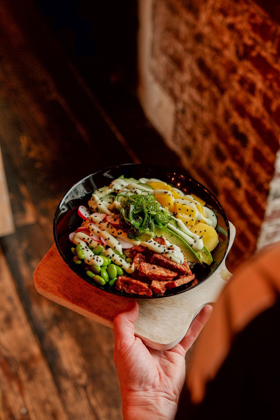 Pleur Foodbar Maastricht dish in hand