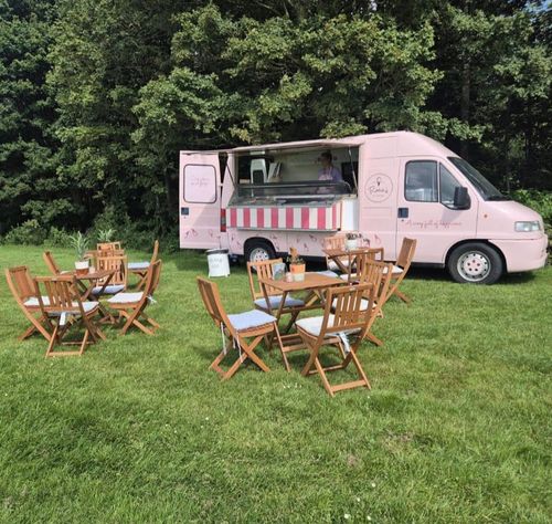 Een roze foodtruck in Het Twiske