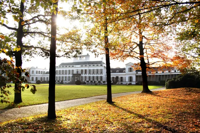 Paleis Soesdijk en de paleistuinen in herfstsferen