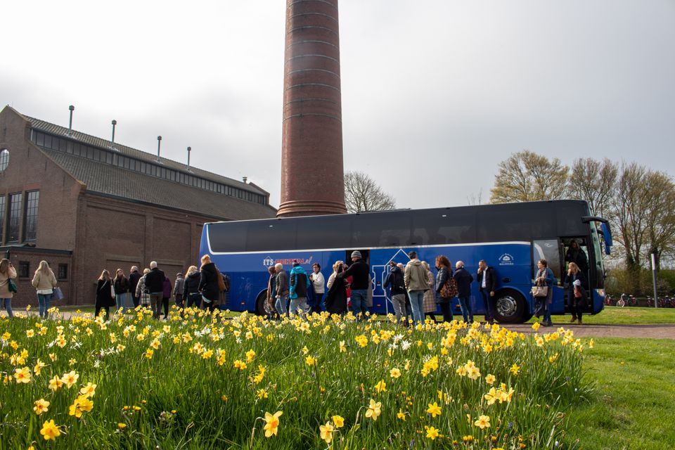 Bussafari aankomst Woudagemaal