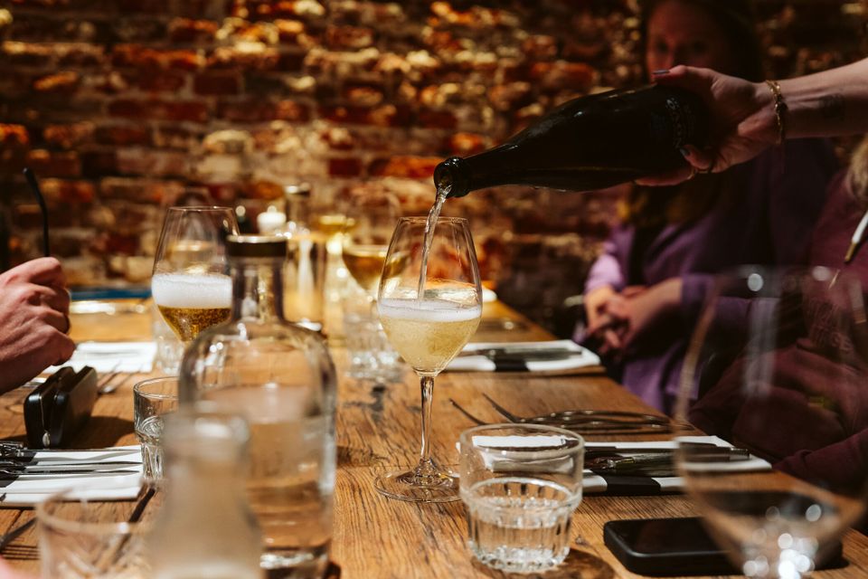 Glas champagne in de Bishop in Leiden