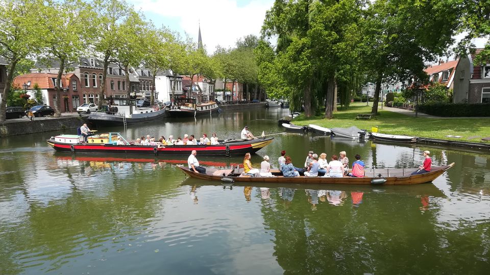 Op de foto staan twee schepen te water in Vreeswijk. Op de voorgrond het romeinse schip de Fiducia en daar achter de Hoop en Vertrouwen.