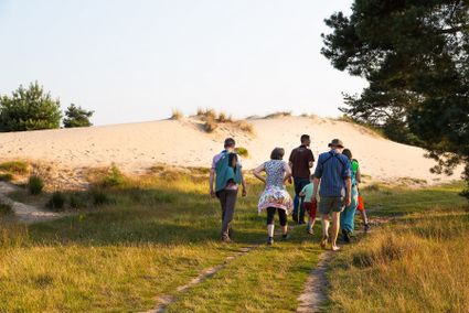 Wandelaars op het Aekingerzand