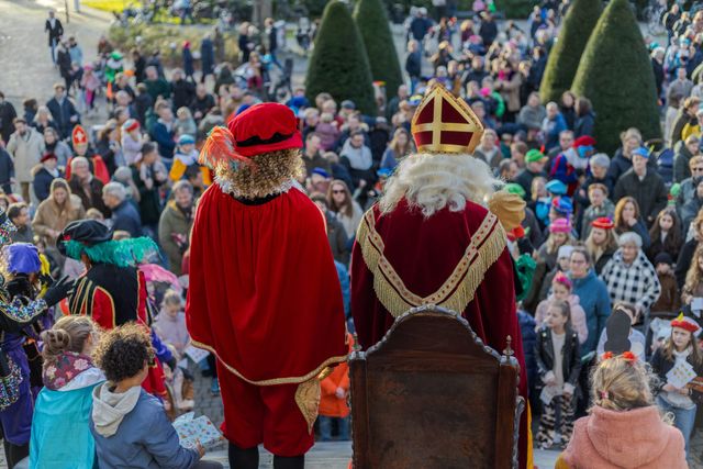 Intocht Sinterklaas bij het Raadhuis in Vught