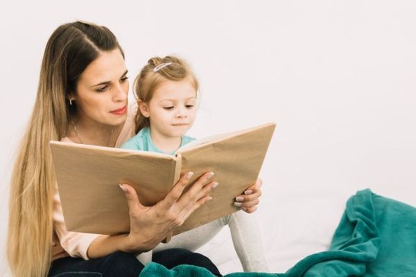 4 juni -Praktische tips over voorlezen en meertaligheid. Natuurlijk gaan we samen ook genieten van heerlijke verhalen.  Vertalers aanwezig Arabisch, Turks Eng