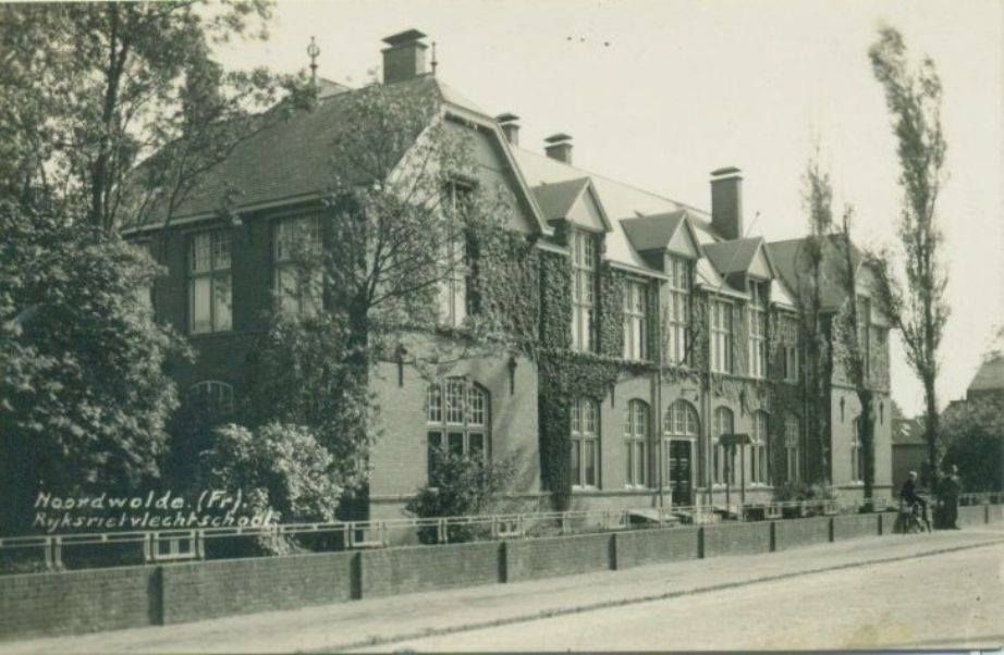 Het gebouw van de voormalige Rietvlechtschool op archiefbeeld