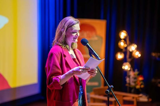 Poëzie en yoga met dichter Lena Plantinga