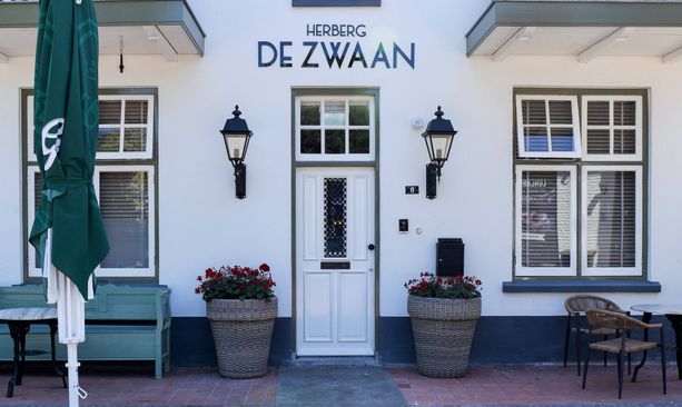 herberg de zwaan hotelingang