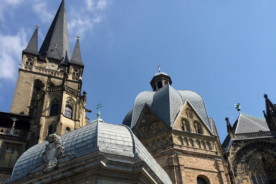 Dom Aken