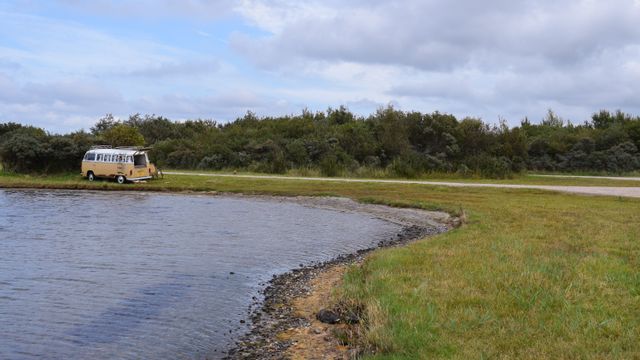 Camper bij dagstrand Slikken van Flakkee